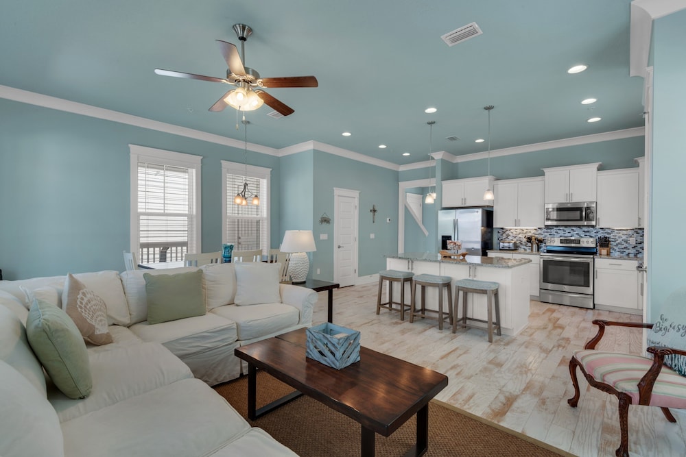 The Big Easy 4 Bedroom Home by RedAwning view 5