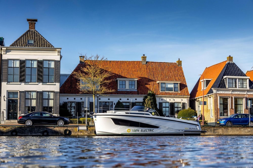 Delphia 10 Lounge een Uniek Verblijf op het Water met Veel Mogelijkheden view 2