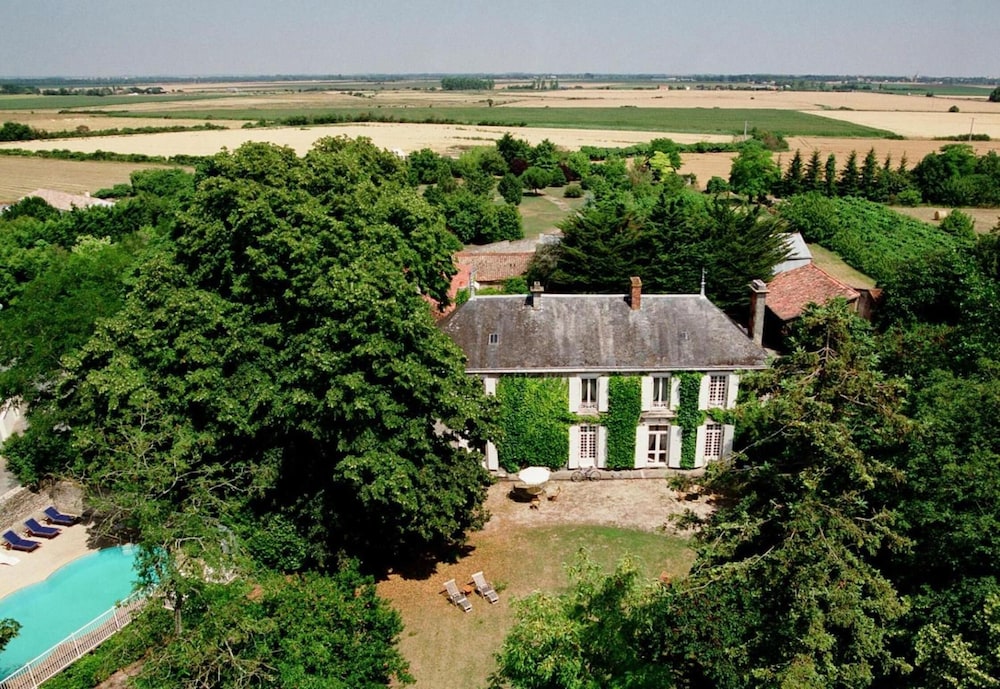 Château de l Abbaye de Moreilles