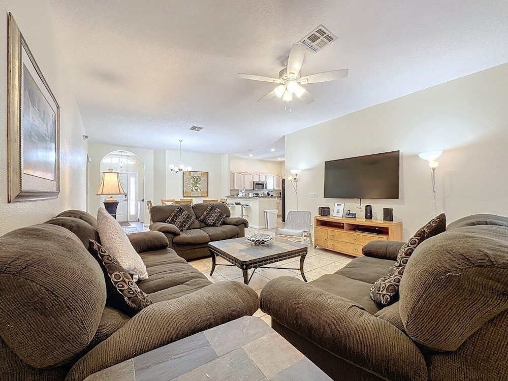 Walk To Silver Spurs Rodeo And Heritage Park 4 Bedroom Home