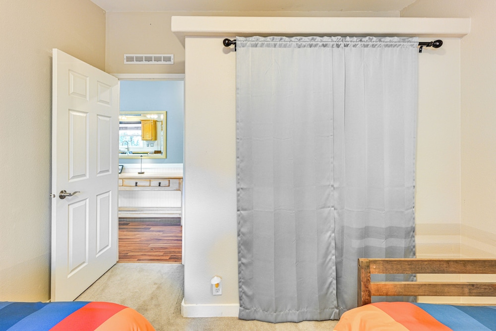 Creekside Buena Vista Retreat: Walk to Main St!