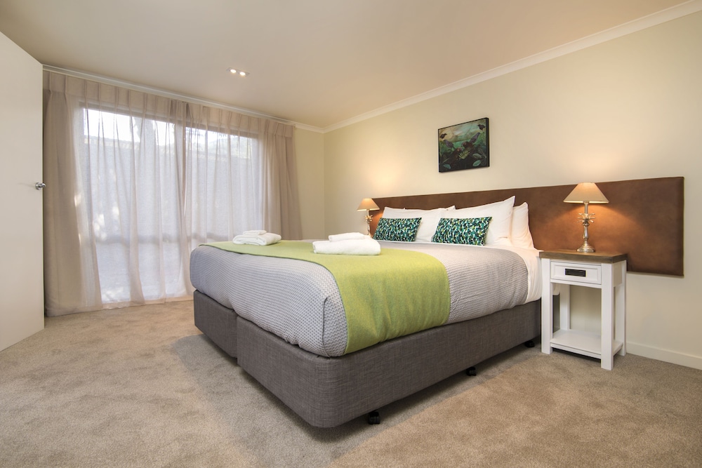 Furneaux Lodge