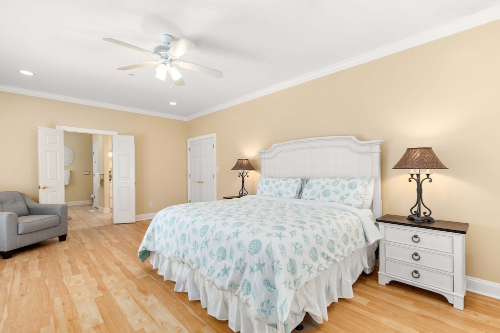 82 Van Horne Ave Unit B view 2