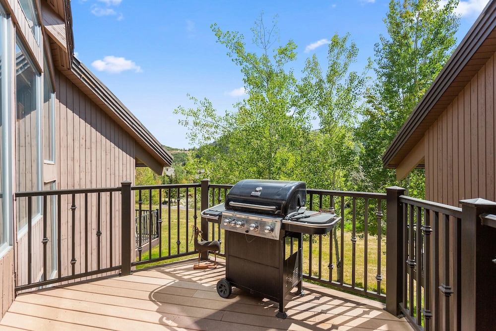 Pinnacle at Deer Valley Resort - Four Bedroom Condo with Hot Tub #1470 4 Condo