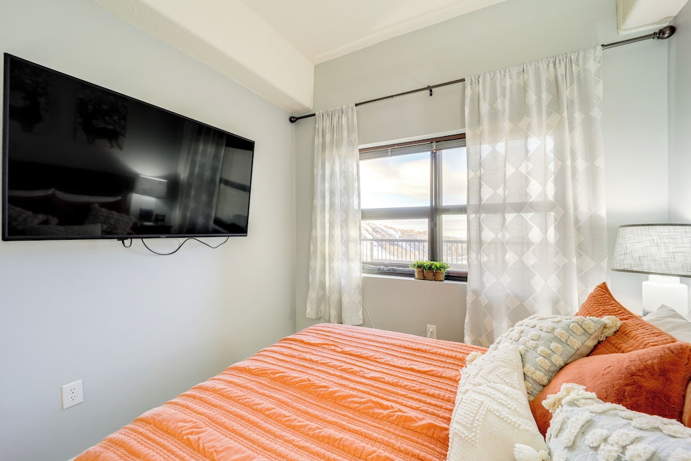 3 Mi to Sugar Mountain Ski Resort: Cozy Getaway!