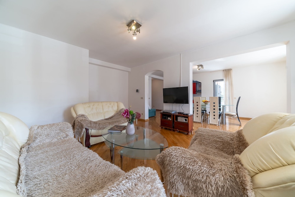 SMS Apartments