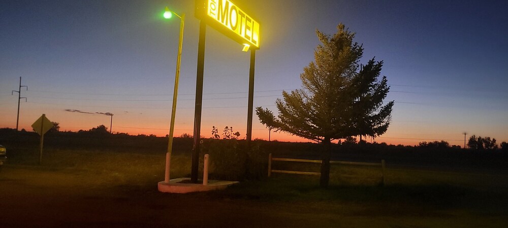 Tops Motel
