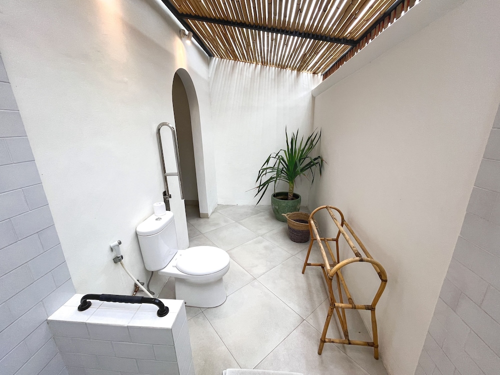 Lovely 2BR Villa Close to The Beach