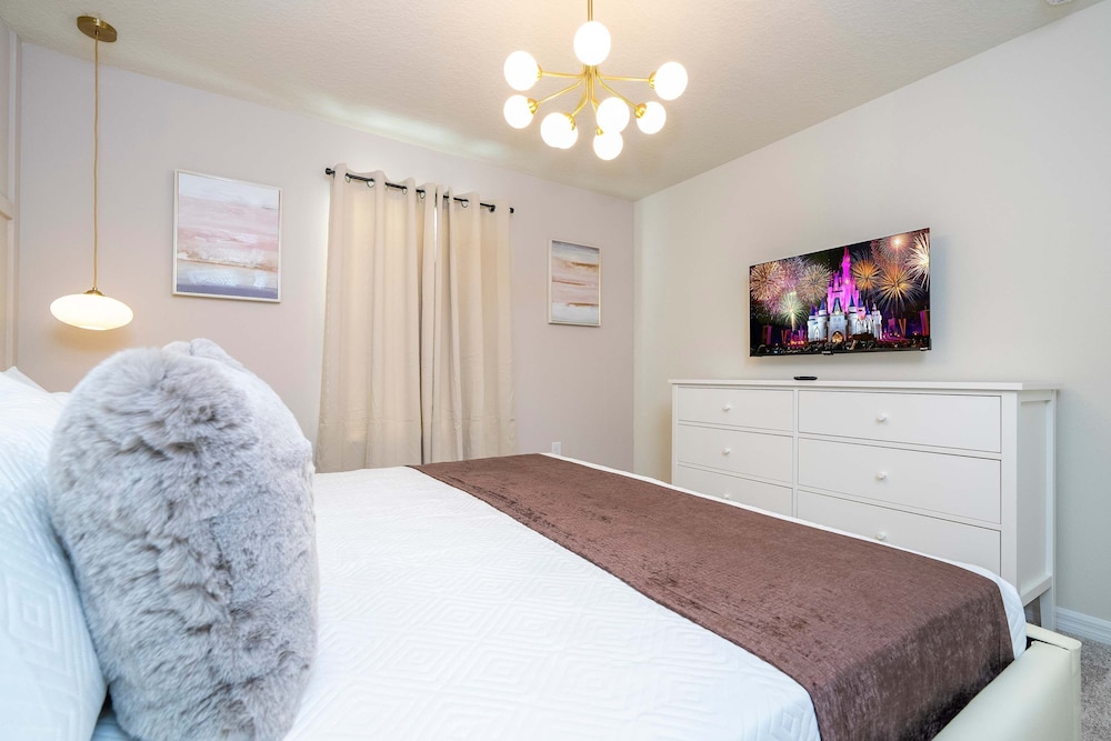 Luxury 7Bd Close to Disney With Pool and Spa at Windsor Cay 16218