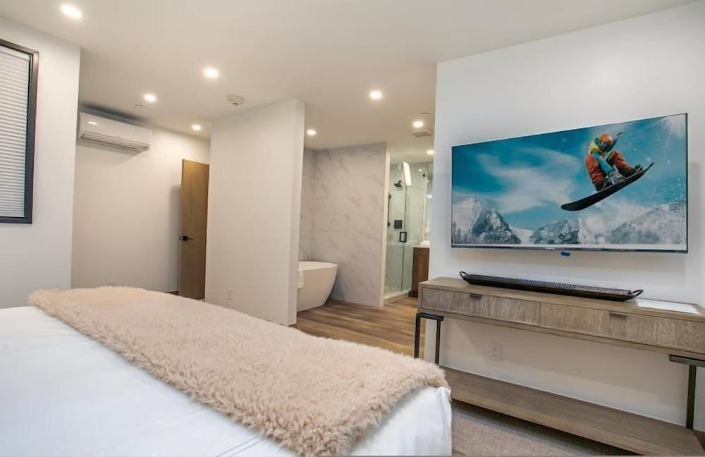 Diamond-rated 2BR Condo in Heart of Vail Village - Center Place