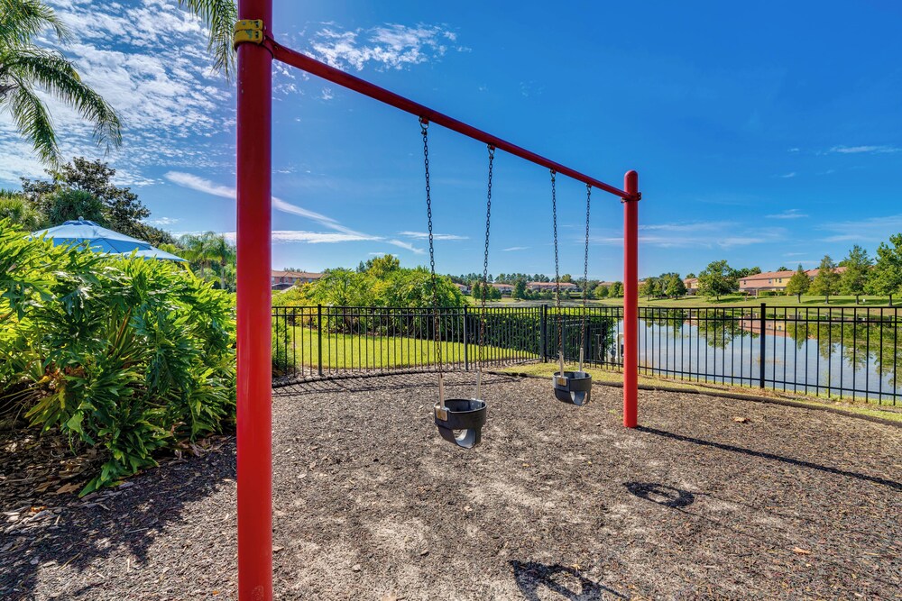 4 Mi to Disney World: Townhome w/ Hot Tub & Lanai!