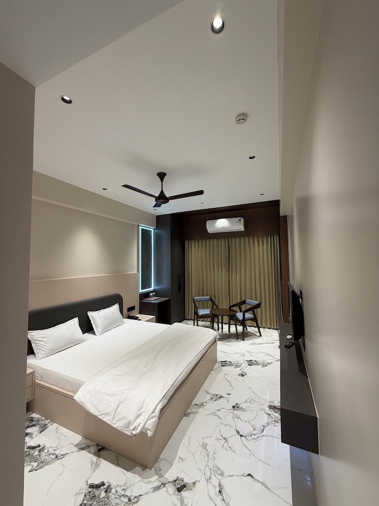 Bharat Inn Hotel And Restaurant