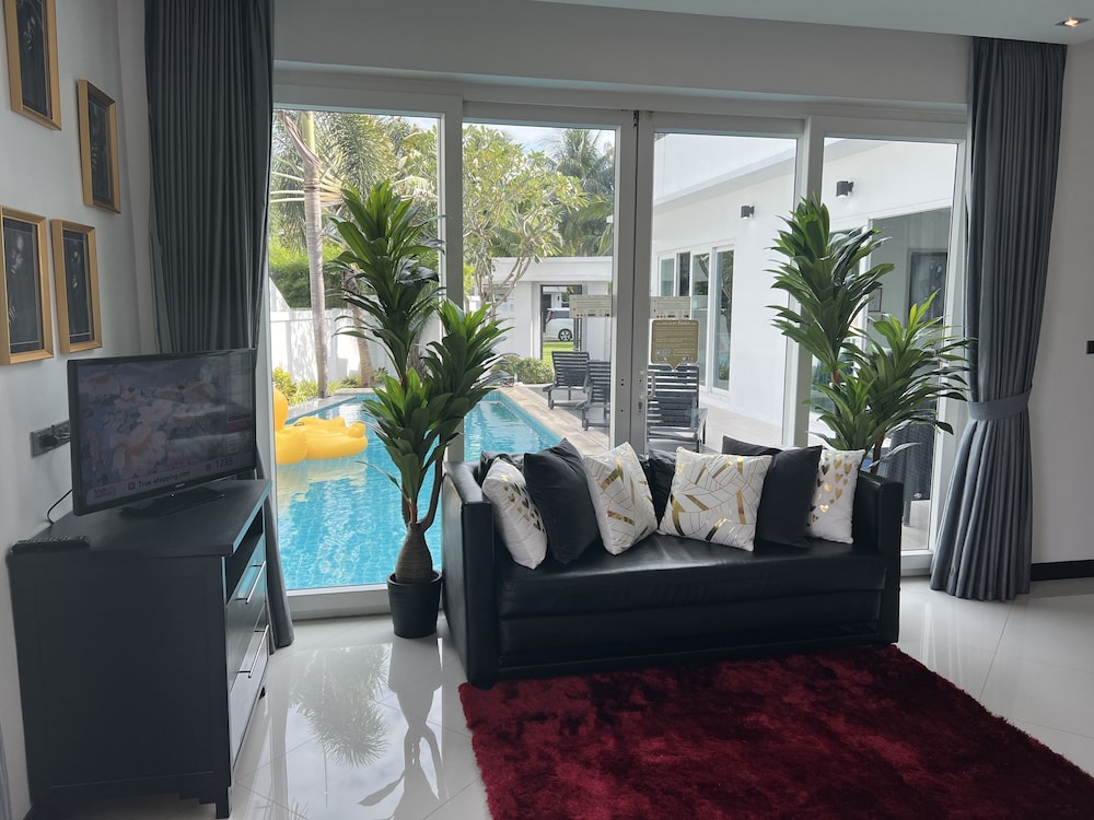 Hollywood Pool Villa Jomtien Pattaya