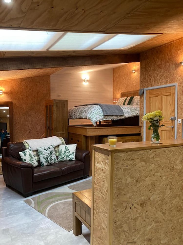 Unique Quirky Studio in Spreyton view 2
