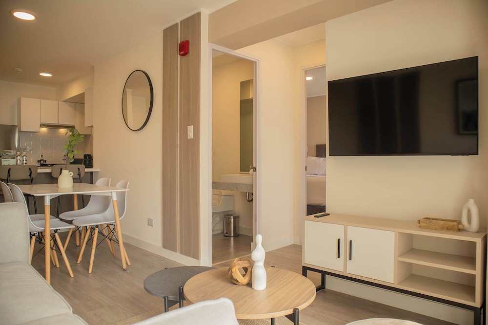 w Trendy 2BR Apartment w Pool in Barranco