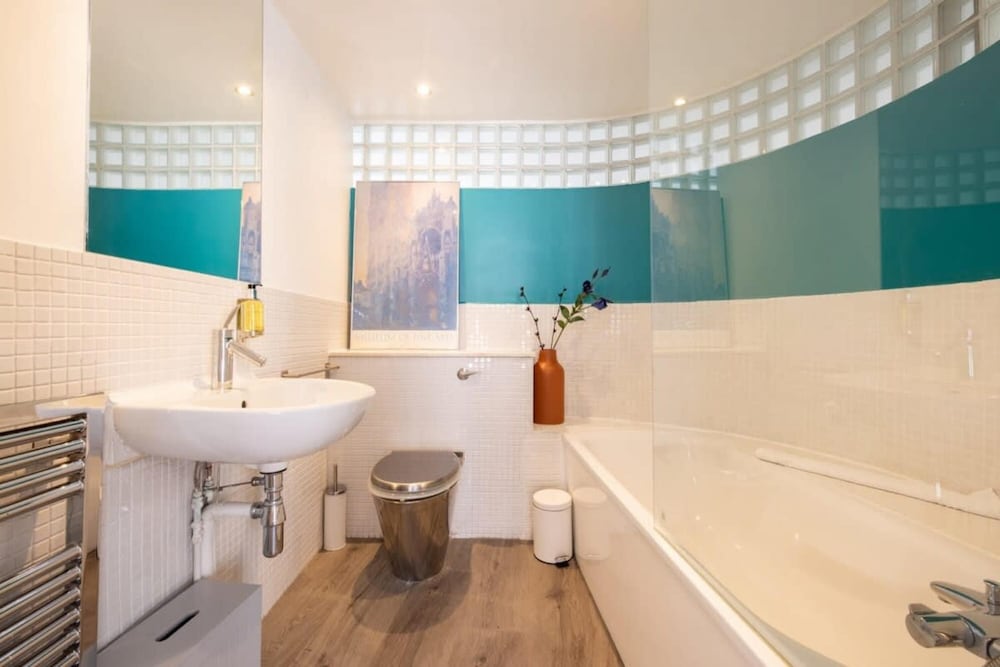 Soho Warehouse Loft With Concierge Lift