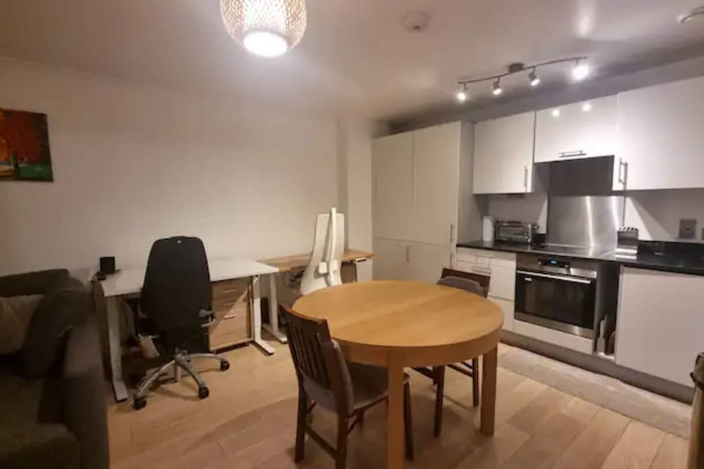 Cosy and Stylish 1bedroom Flat w/ Balcony, Camberwell!