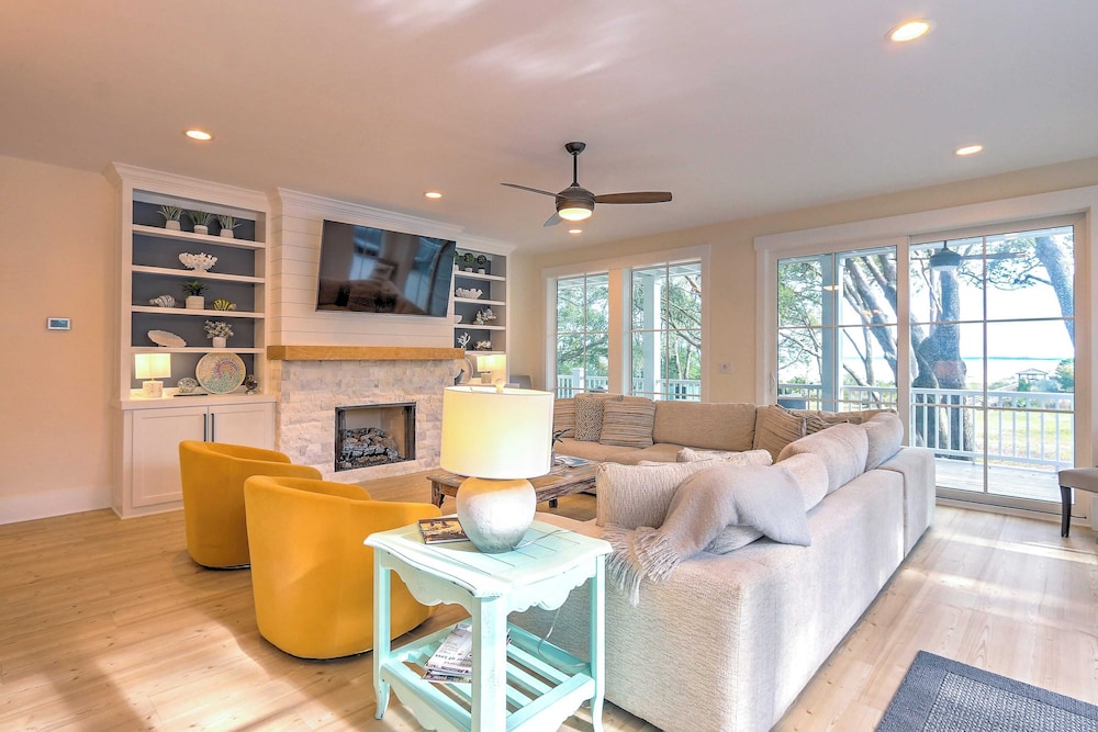 Beachside Boardwalk & Views Pool + Hot Tub 202 on the Sound