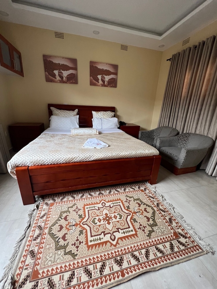 ELON MOREH LODGE