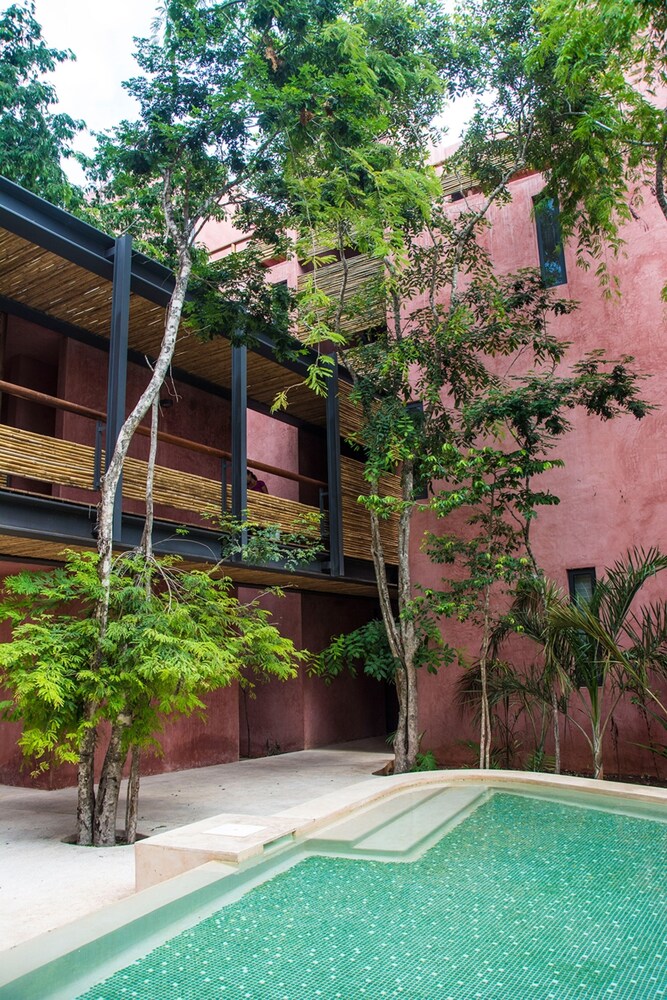 Chic Jungle 2 BR Condo by Happy Address