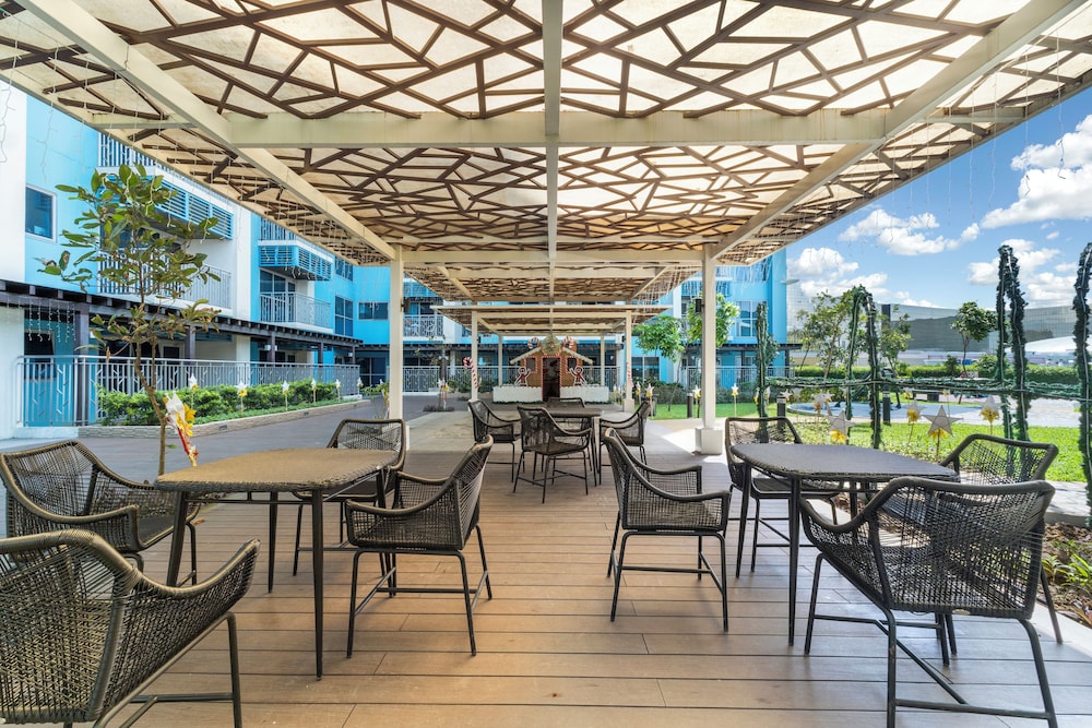 Luxury Staycation beside Okada