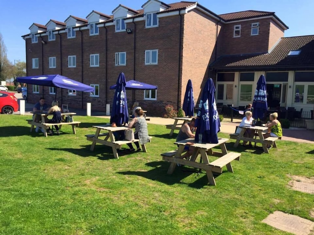 Sutton Coldfield Vacations - Cuttle Bridge Inn Hotel - Property Image 1