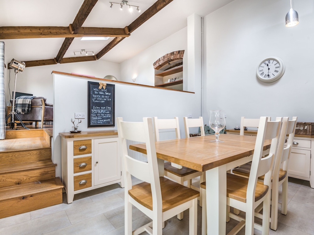 Teal Barn Annexe view 4