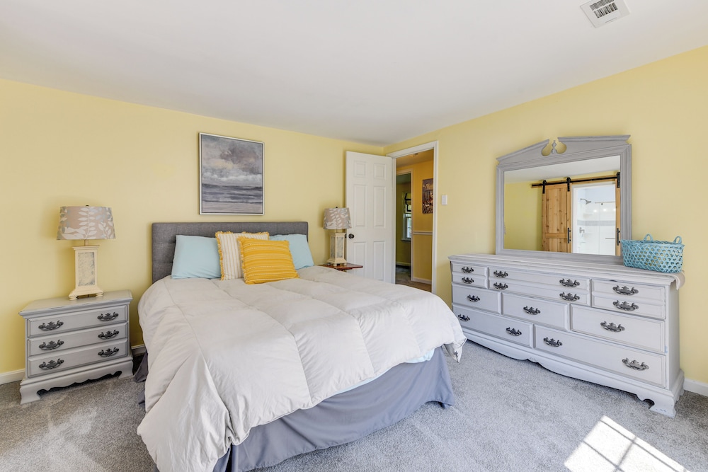 Fish, Swim & Boat: Colonial Beach Bungalow