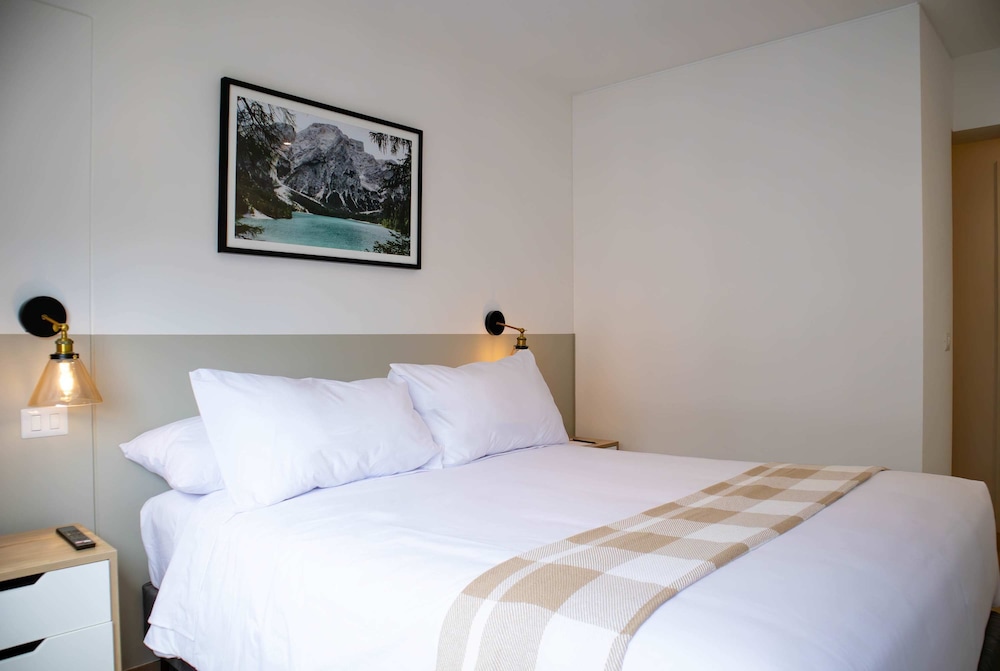 Majestic 2BR With Modern Pool in Miraflores