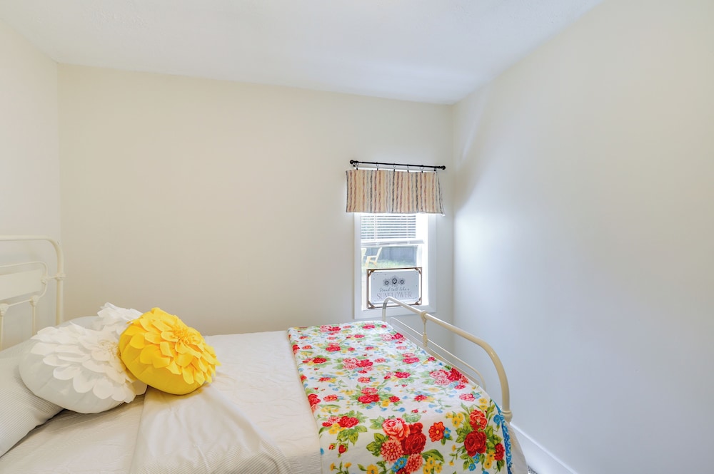 2 Mi to Hagar Beach: Charming Home w/ Fire Pit! view 4
