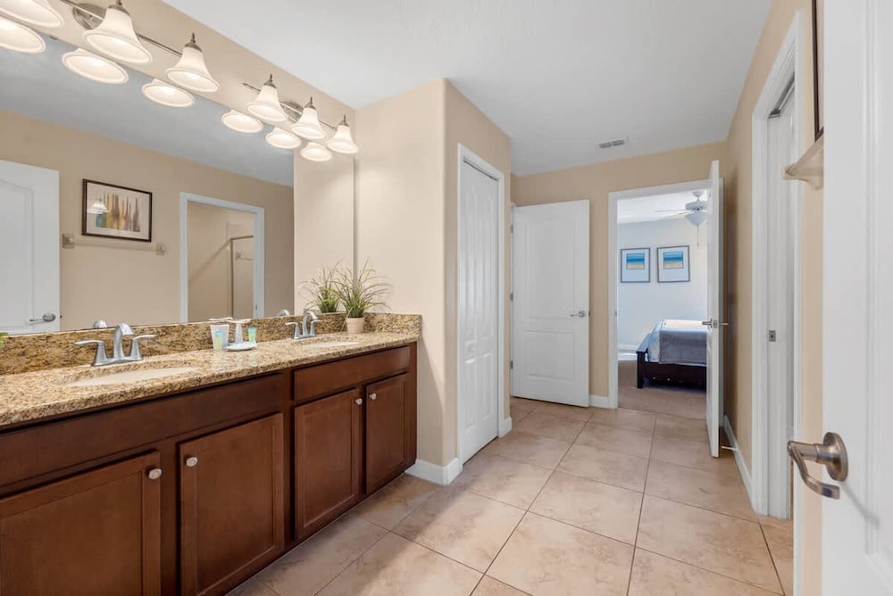 Cozy Comfortable 9BR Retreat in Champions Gate