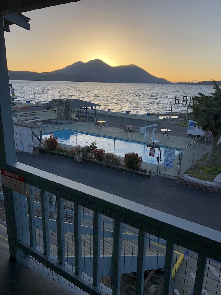 Lamplighter Motel view 2