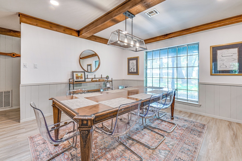 Home w/ Lake Texoma View, Game Room & Bar