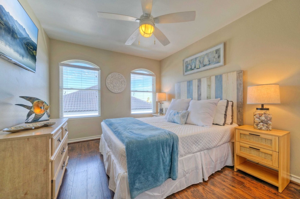 2 Homes, Sleeps 22 Steps to the Beach, Private Pool, Fire Pit, Balcony Views