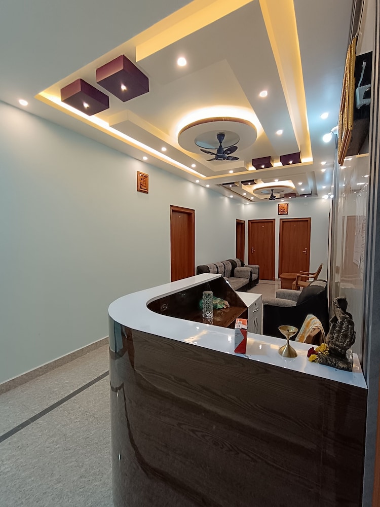 Lobby & Reception