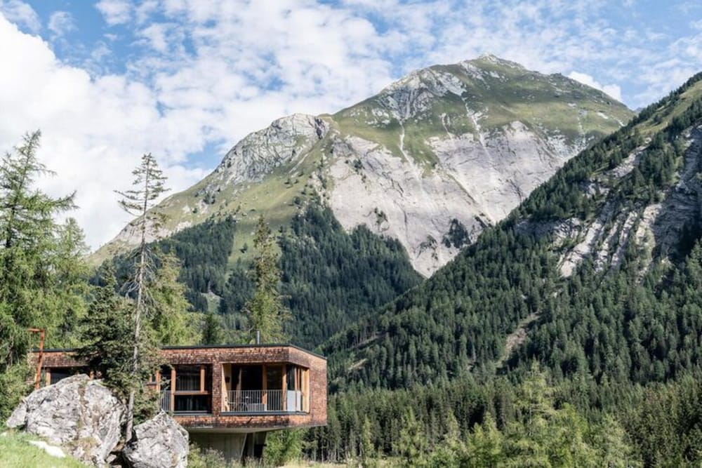 Chalet Resort Near Lake