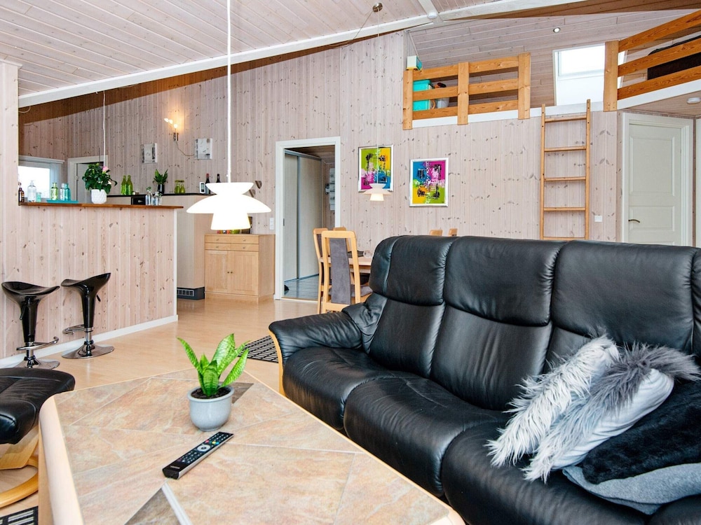 6 Person Holiday Home in Hemmet