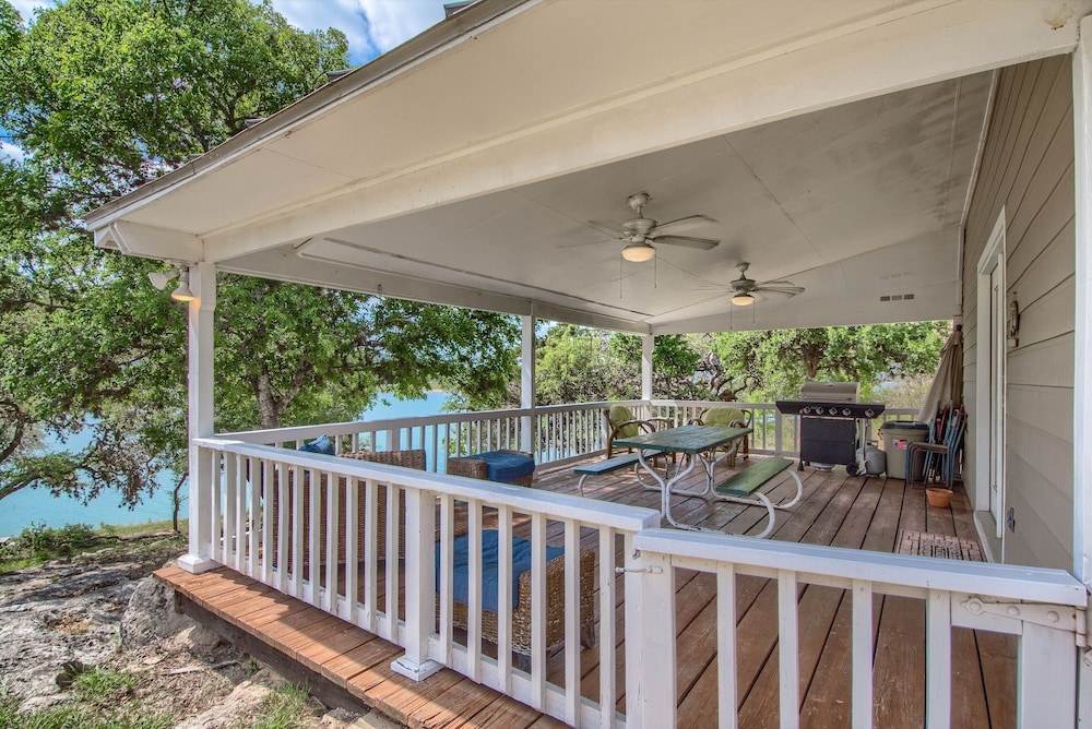 A Shore Thing Cl1105c 1 Bedroom Cottage by RedAwning