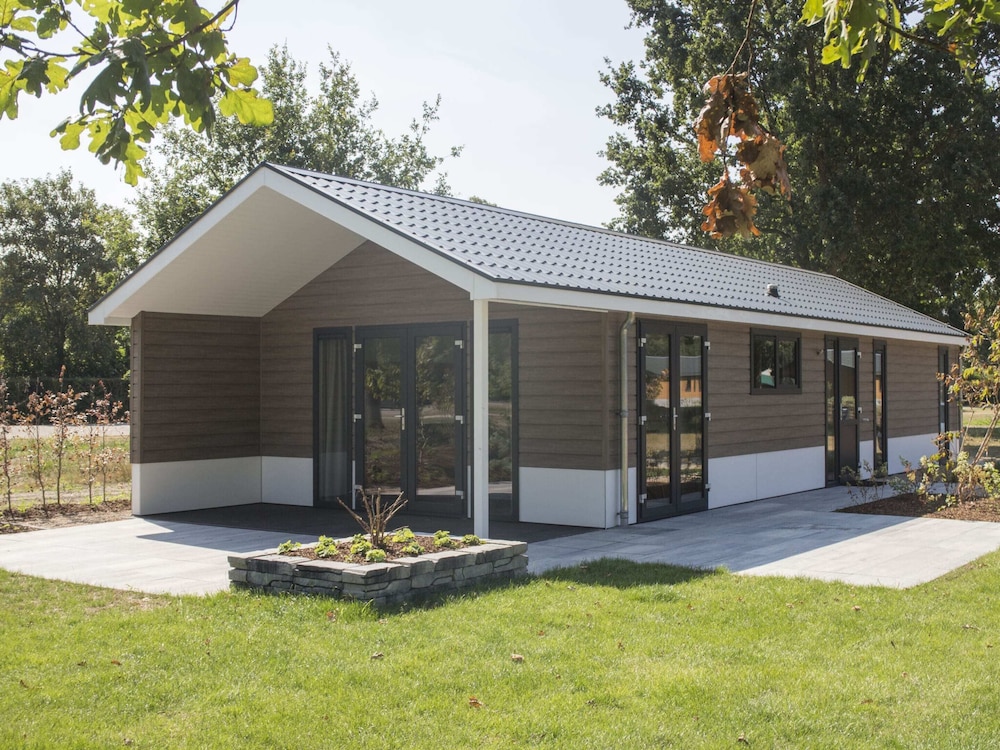 Chalet Near Zuiderzee With Garden