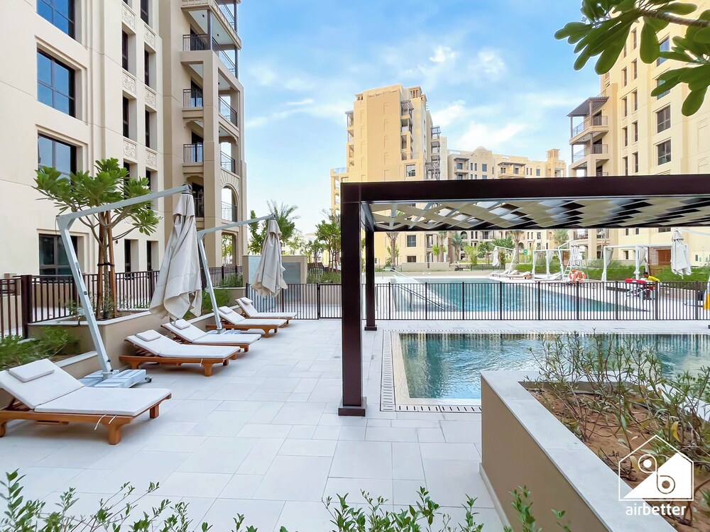 Luxury & Comfort 1B at Al Jadeel 2 Jumeirah Living