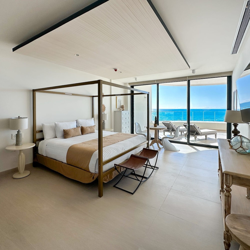 Has it all Beachfront Retreat With Stunning Views