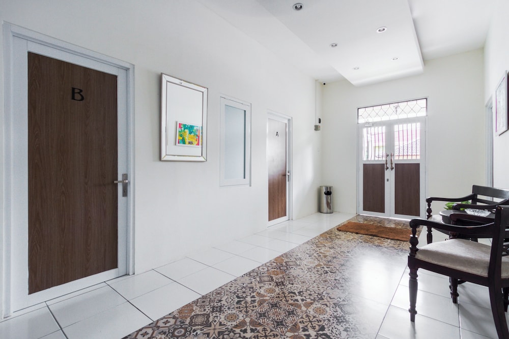OYO 2975 House Of Mahira Syariah view 3
