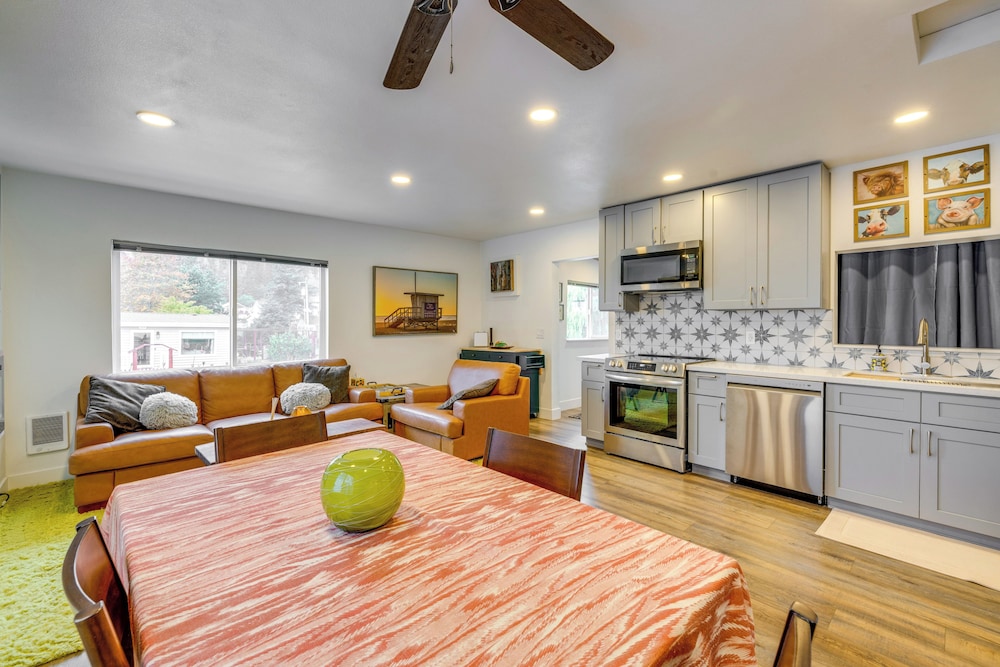 Tillamook Bay Apt Near Marina: Fish, Boat & More!