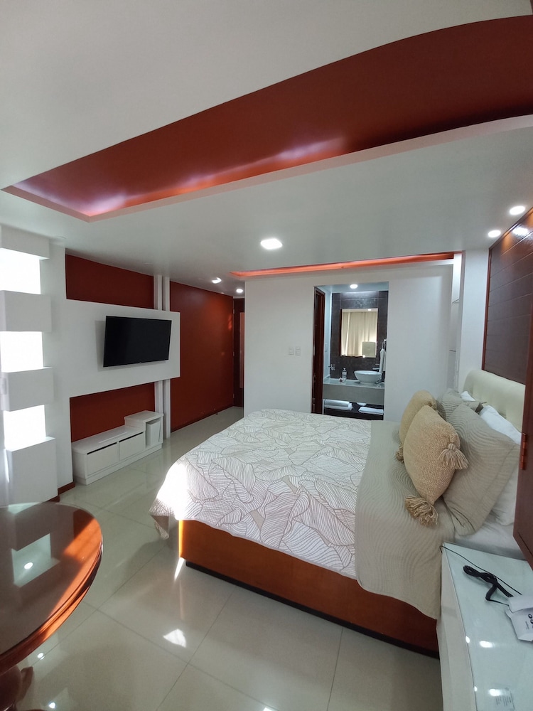 La Aurora Hotel like Home