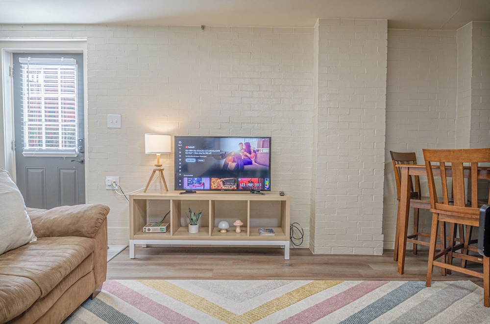The Midtown Cozy Nook - Near Fort Moore