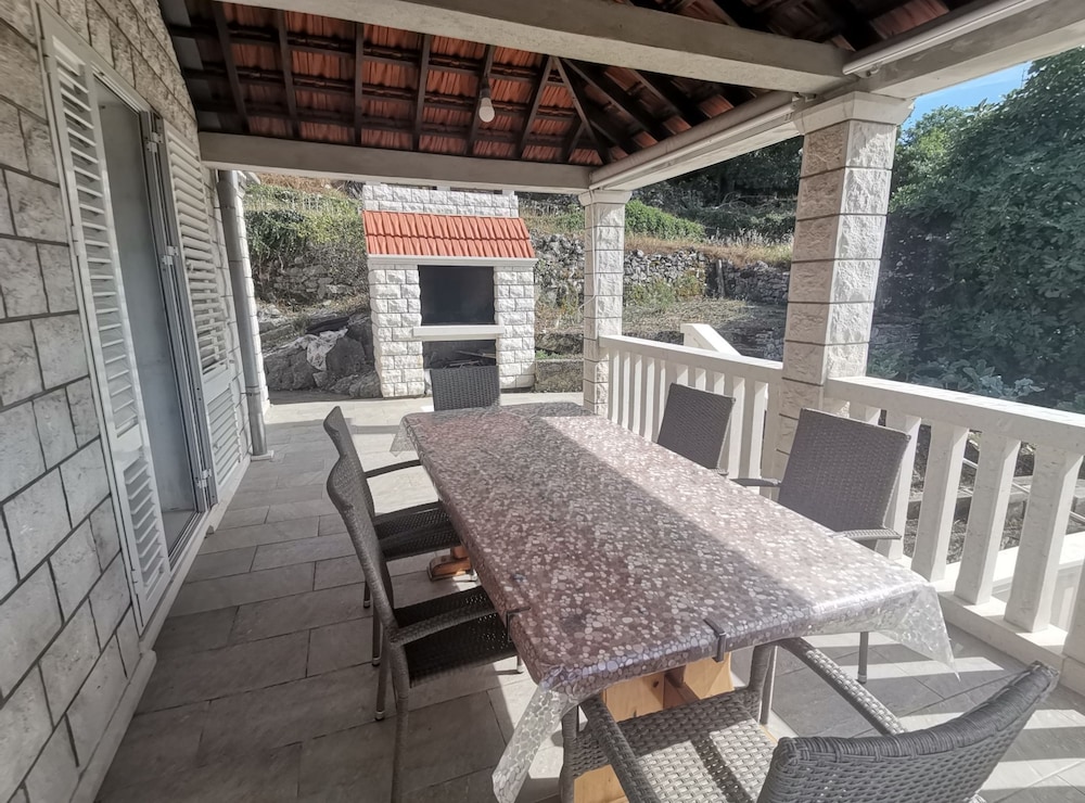 Perfect Getaway Near Korčulas Scenic Sights and Beaches