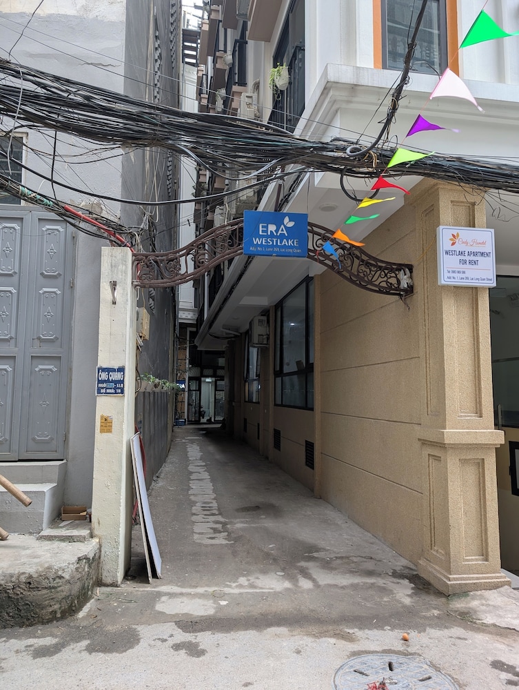 Era Apartment Lac Long Quan