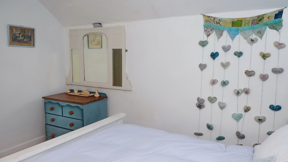 Wellspring Cottage nr Kynance Cove view 2