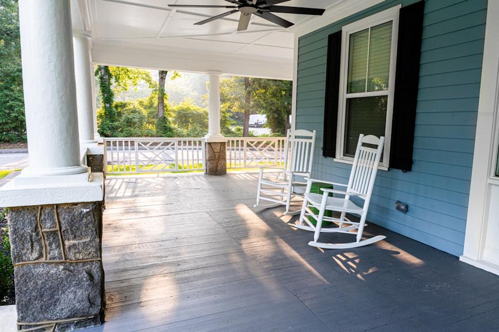 Beautiful Home Located In Historic Norcross view 4