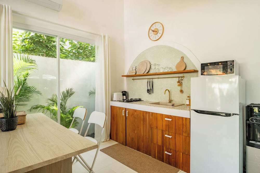 Tropical 1BR Private Pool Villa, 8 mins to beach In Uluwatu